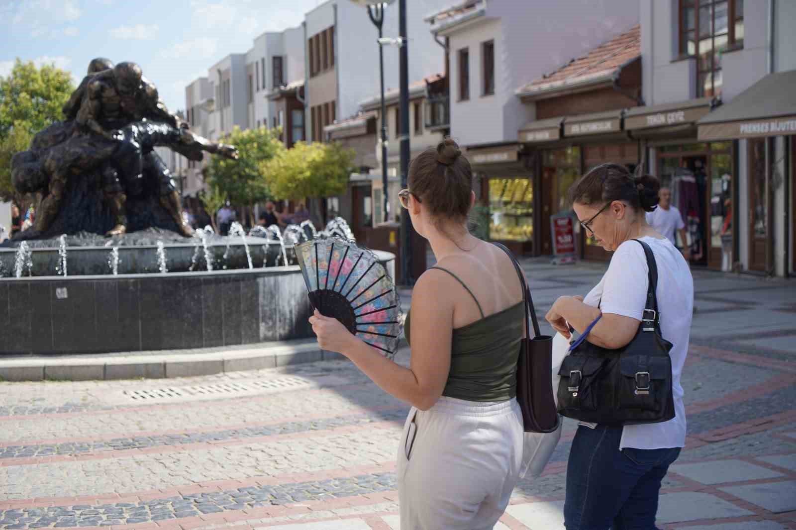 edirne sicaktan kavruldu cadde ve sokaklar bos kaldi 3 zmENUJCc