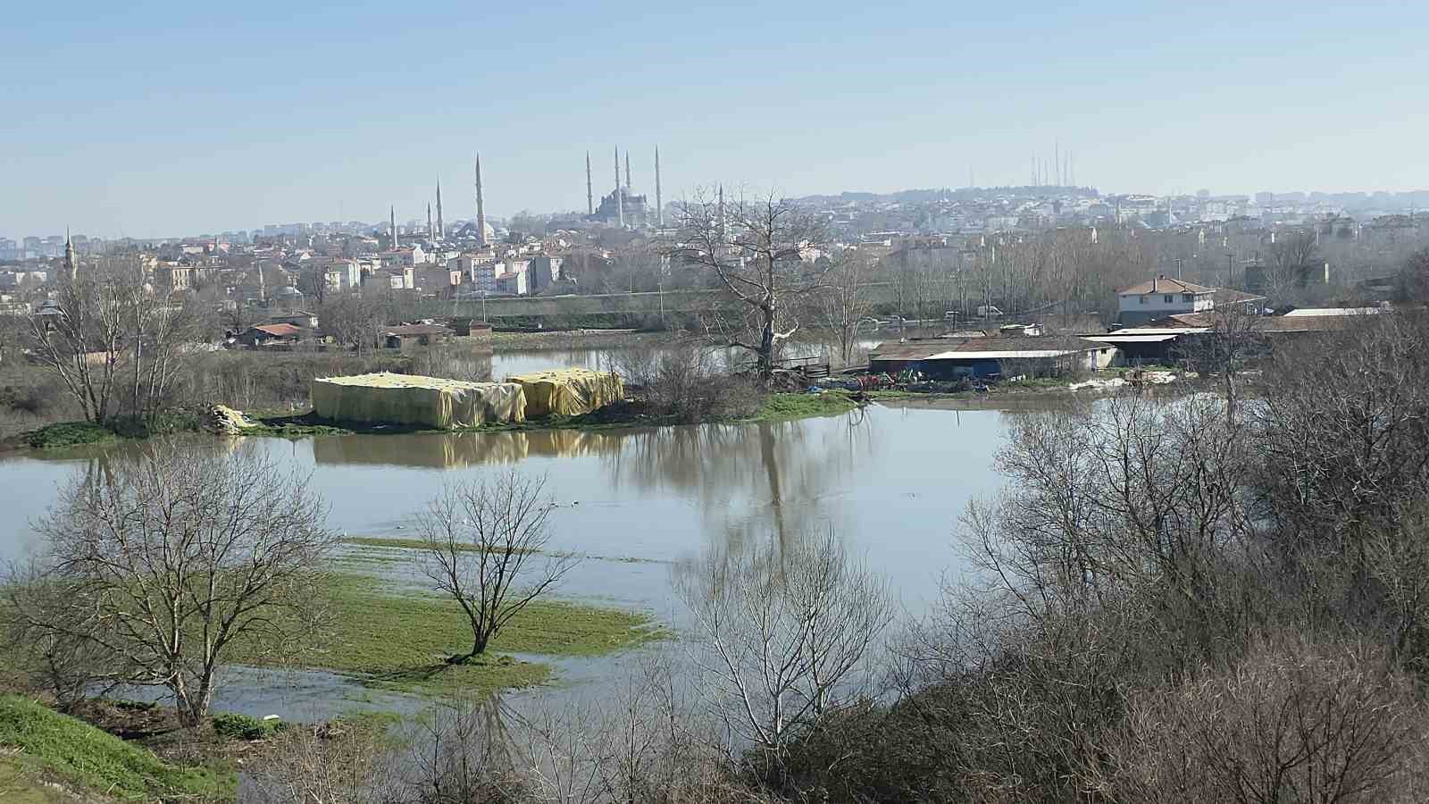 edirne yildirim mahallesinde hayvan ciftlikleri su altinda 4