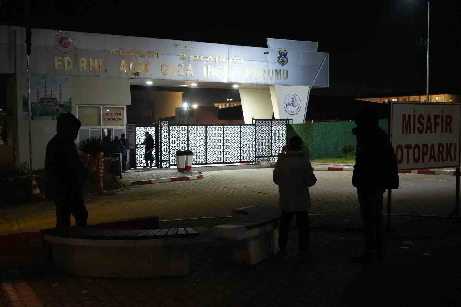 edirnede 12 yil sonra tahliye olan mahk m mutluluk gozyaslari doktu 3 Y2HJ7kel