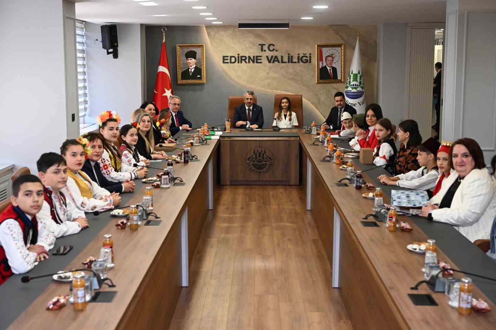 Edirne’de 23 Nisan coşkusu Balkanlardan gelen öğrencilerle birlikte yaşandı 8 edirnede 23 nisan coskusu balkanlardan gelen ogrencilerle birlikte yasandi 4 HLuImRDr