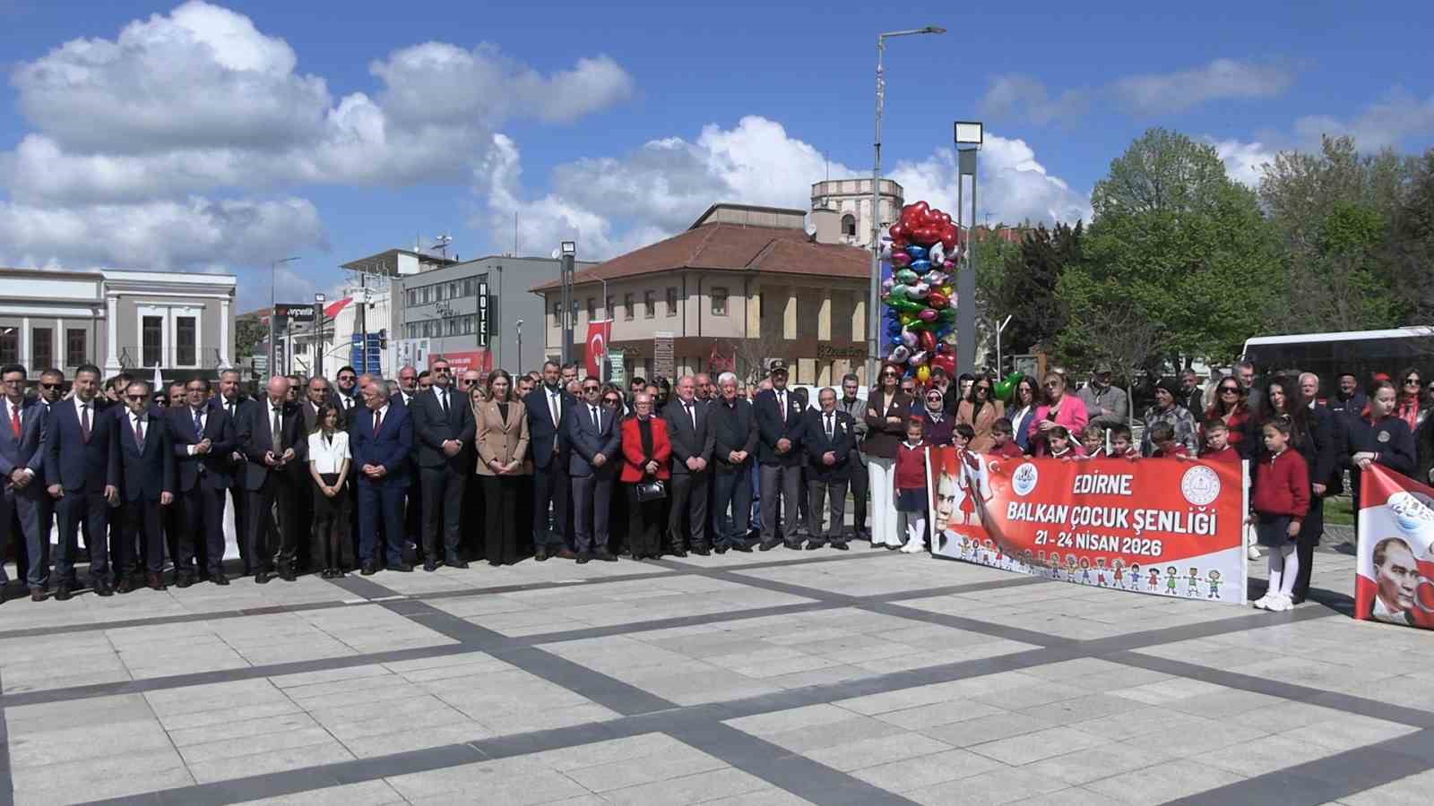 Edirne’de 23 Nisan coşkusu Balkanlardan gelen öğrencilerle birlikte yaşandı 10 edirnede 23 nisan coskusu balkanlardan gelen ogrencilerle birlikte yasandi 6 XTWTdRiz