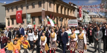 edirnede-23-nisan-coskusu-balkanlardan-gelen-ogrencilerle-birlikte-yasandi-m887mbMa.jpg