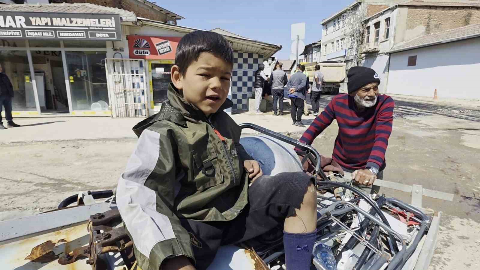 edirnede 23 nisanda farkli bir gun biri eglendi biri calisti 1 QdtXBwWr