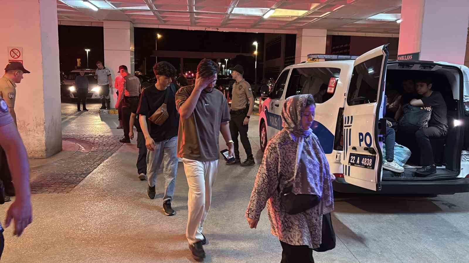 edirnede 24 duzensiz gocmen ile gocmen kacakciligi suphelisi yakalandi 0 tOamYbKA
