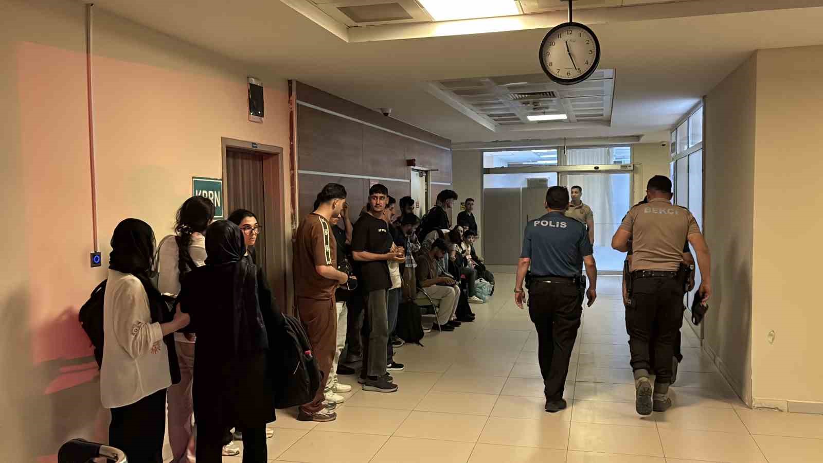 edirnede 24 duzensiz gocmen ile gocmen kacakciligi suphelisi yakalandi 1 rMHybBHk