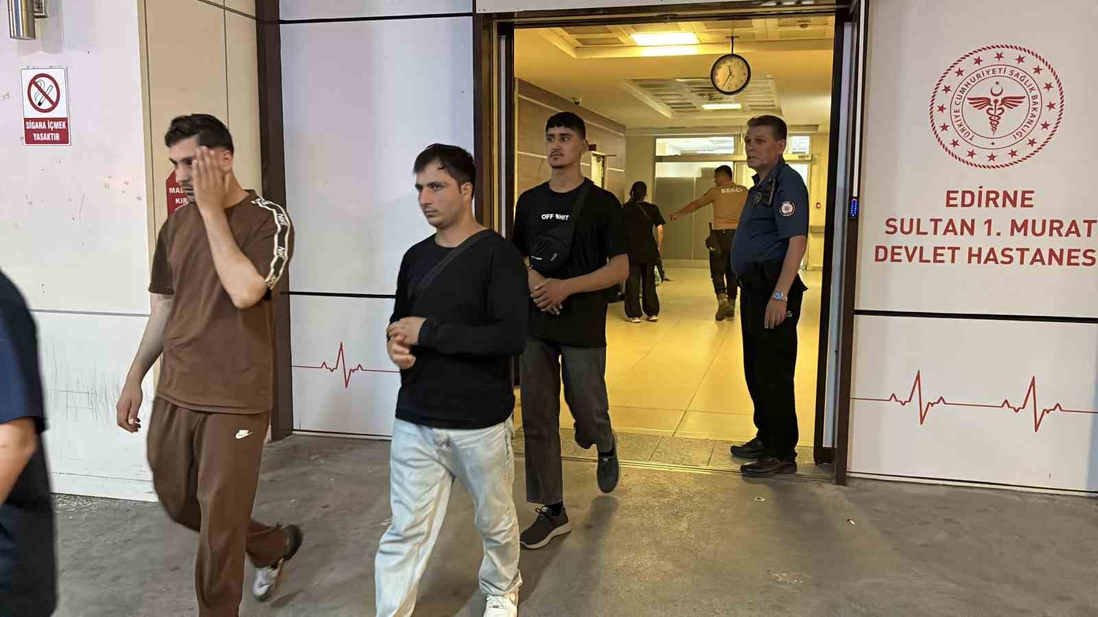 edirnede 24 duzensiz gocmen ile gocmen kacakciligi suphelisi yakalandi 2 YKeF9gE1
