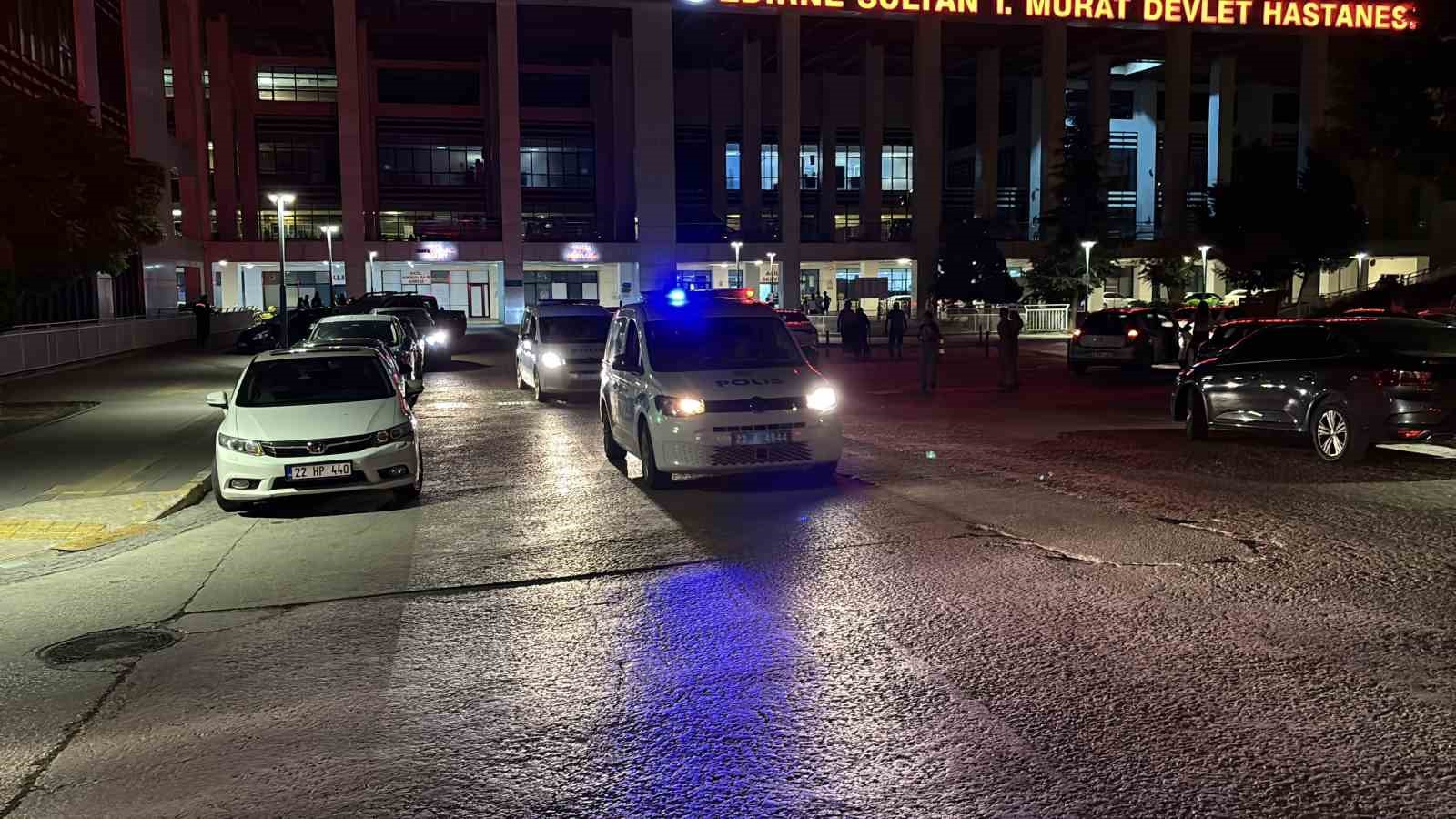 edirnede 24 duzensiz gocmen ile gocmen kacakciligi suphelisi yakalandi 4 uEnwsRXv