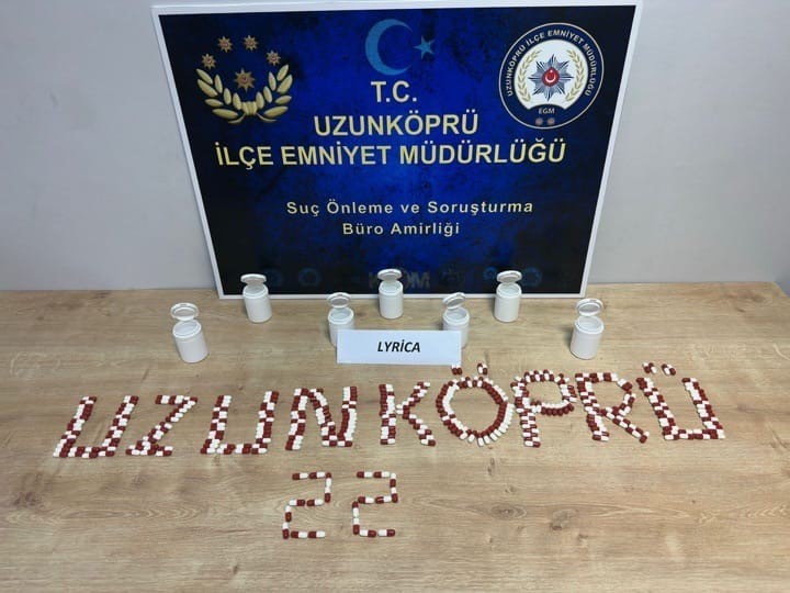 Edirne’de 339 adet uyuşturucu hap ele geçirildi 4 edirnede 339 adet uyusturucu hap ele gecirildi 0 asg692Ei