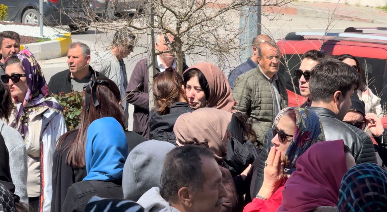 edirnede 5inci kattan dusen cocuk topraga verildi 5 HvdEv9LL