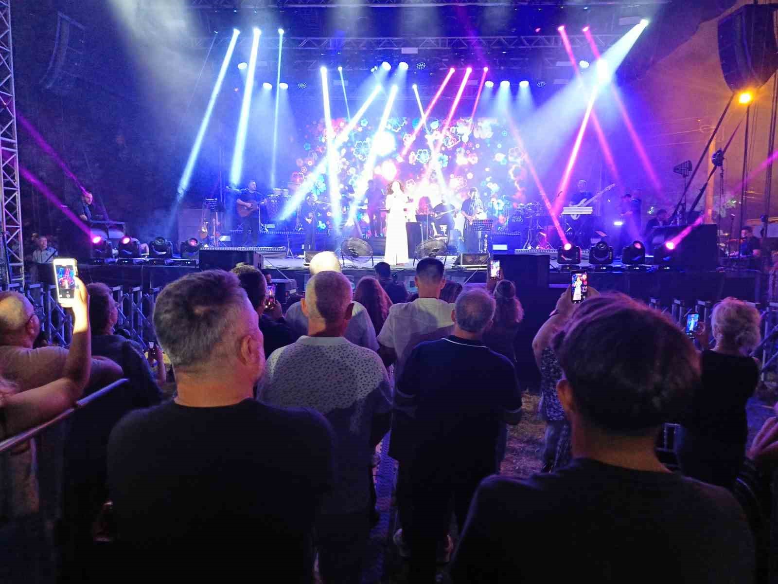 edirnede 665inci tarihi kirkpinar yagli gures festivalinde melek mosso sahne aldi 1 5fKek2YX