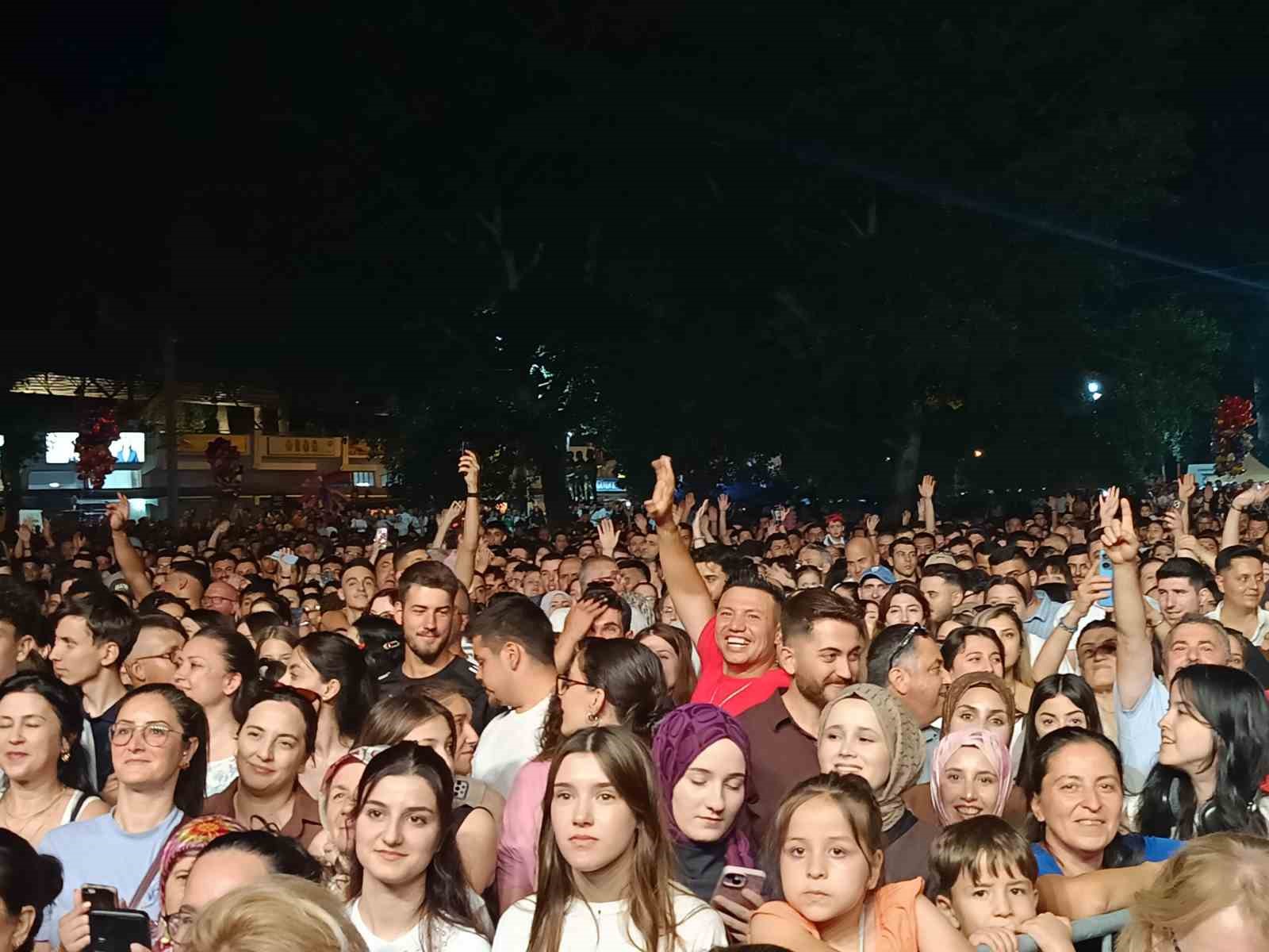 edirnede 665inci tarihi kirkpinar yagli gures festivalinde melek mosso sahne aldi 2