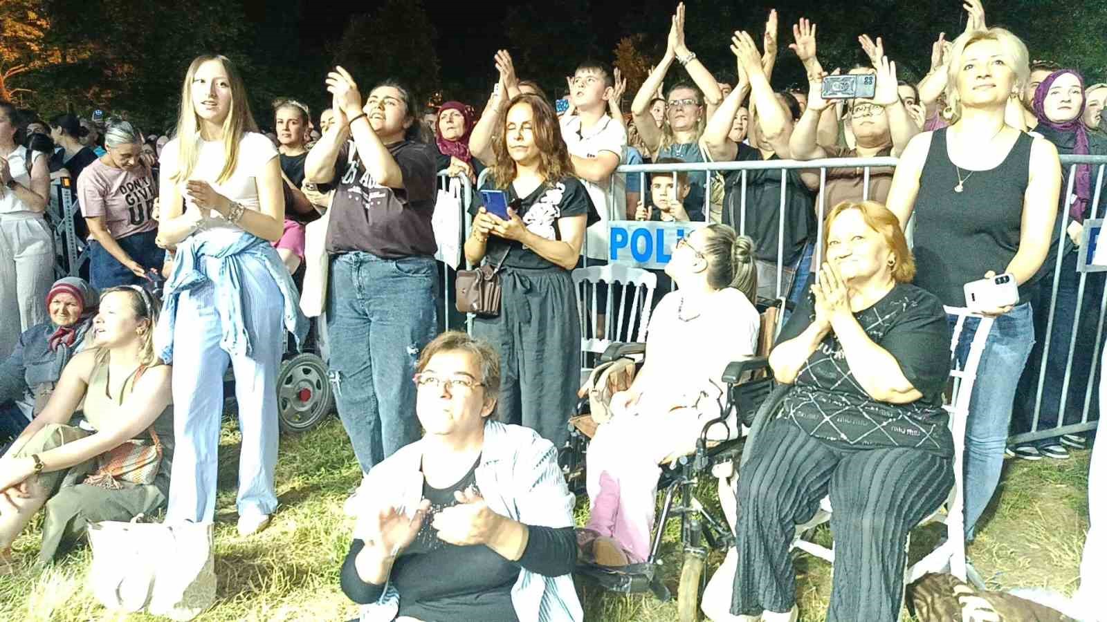 edirnede 665inci tarihi kirkpinar yagli gures festivalinde melek mosso sahne aldi 3 8jny2YG4
