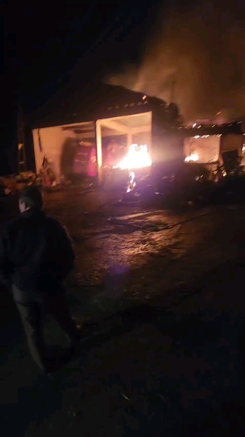 edirnede ahirda cikan yangin 3 eve sicradi 4 swY1OXSq
