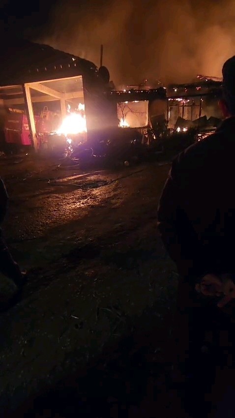 edirnede ahirda cikan yangin 3 eve sicradi 5 tjHQrsOE