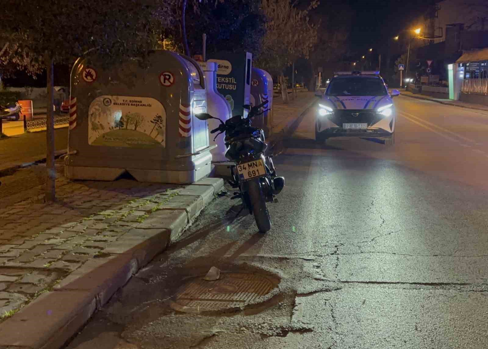 edirnede alkollu motosiklet surucusu otomobille carpisti 1 yarali 4 qwIzNz3O