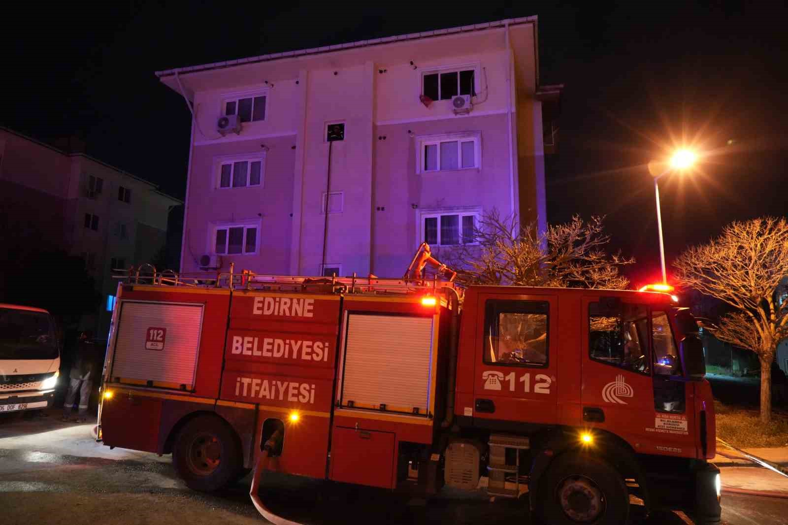 edirnede apartman dairesinde korkutan yangin 2 eXl2SqgE