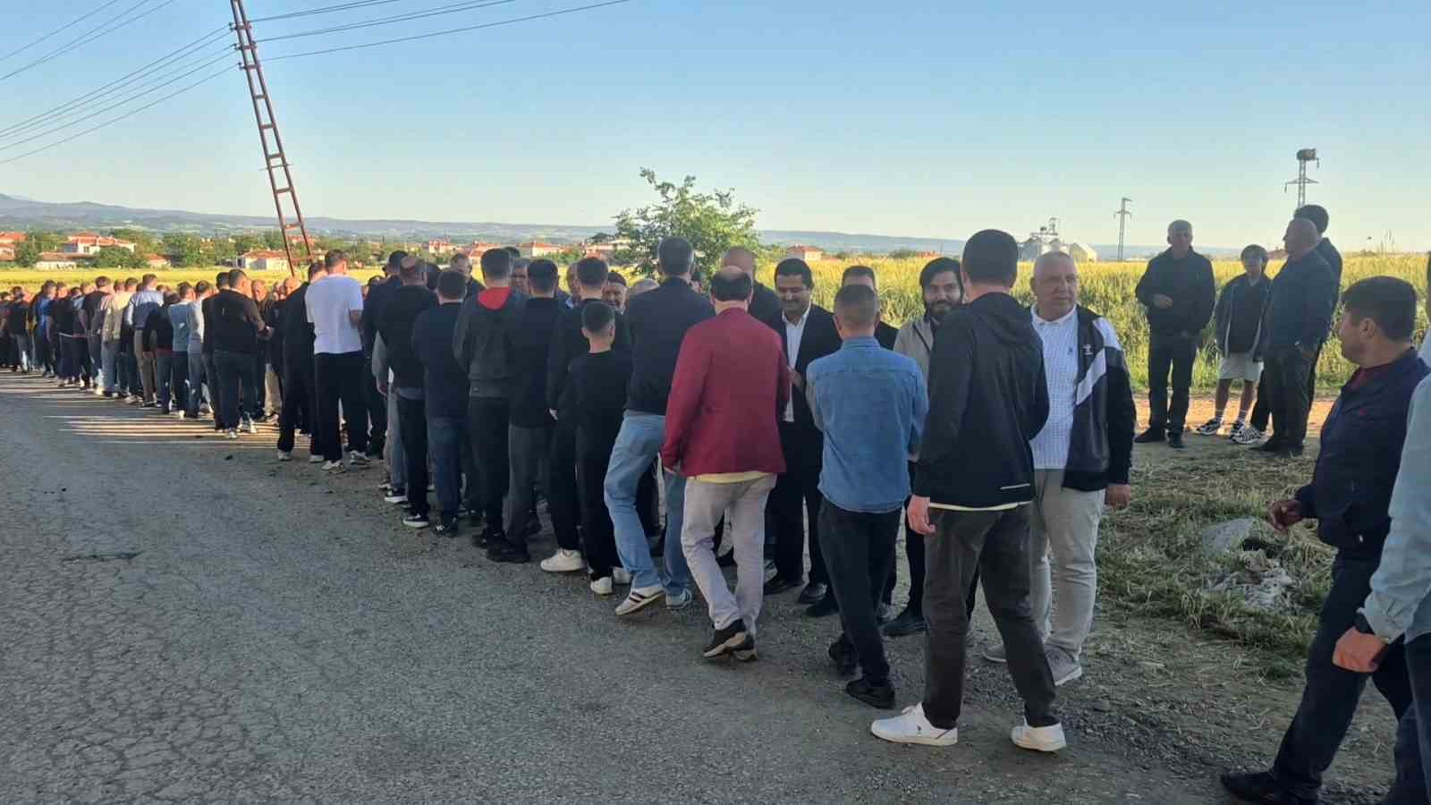 Edirne’de asırlık bayramlaşma geleneği yaşatıldı: Yüzlerce kişi aynı anda bayramlaştı 5 edirnede asirlik bayramlasma gelenegi yasatildi yuzlerce kisi ayni anda bayramlasti 1