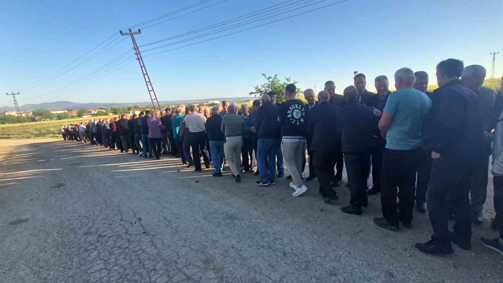 Edirne’de asırlık bayramlaşma geleneği yaşatıldı: Yüzlerce kişi aynı anda bayramlaştı 6 edirnede asirlik bayramlasma gelenegi yasatildi yuzlerce kisi ayni anda bayramlasti 2 u3NC77Xq