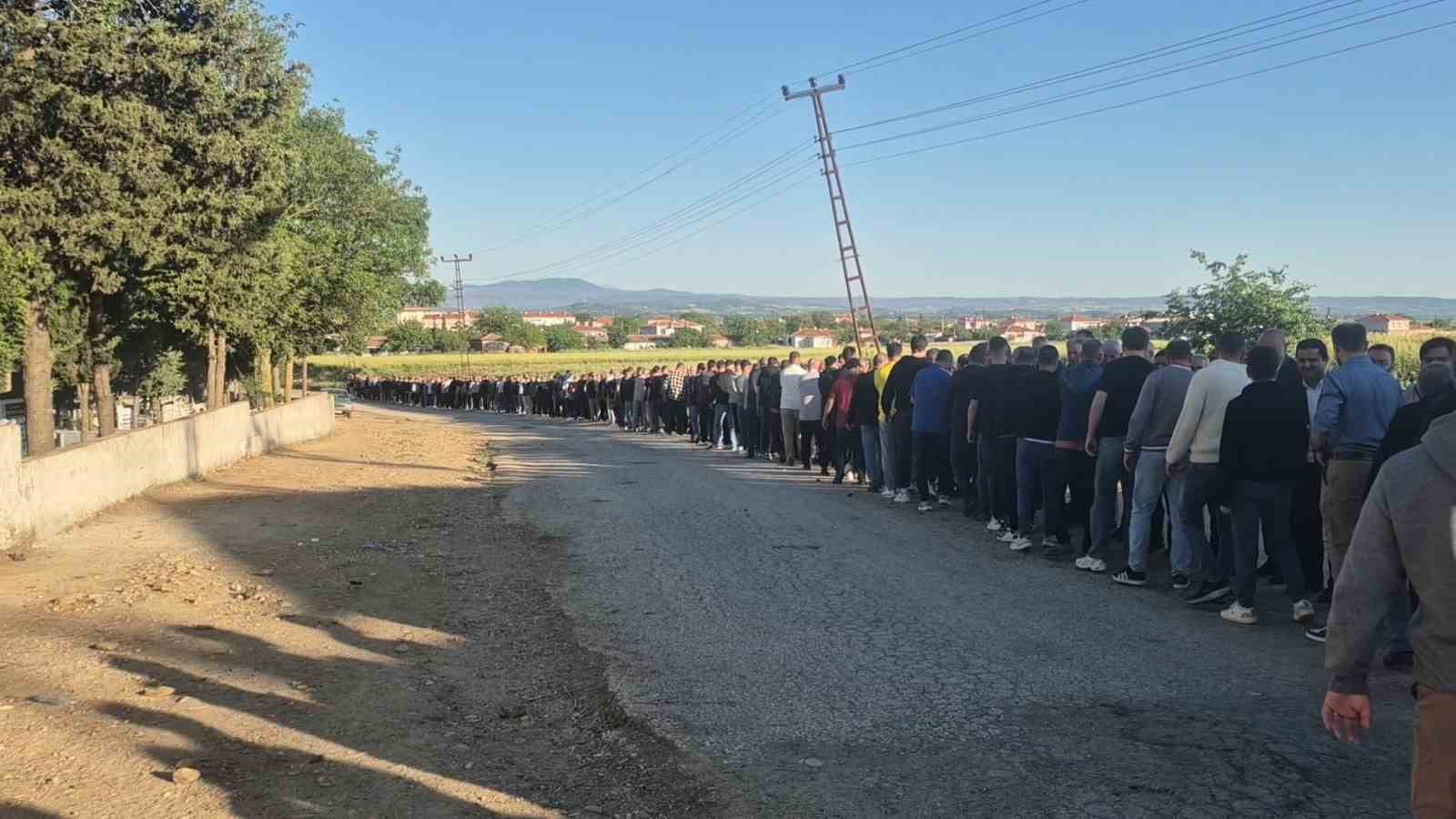 Edirne’de asırlık bayramlaşma geleneği yaşatıldı: Yüzlerce kişi aynı anda bayramlaştı 9 edirnede asirlik bayramlasma gelenegi yasatildi yuzlerce kisi ayni anda bayramlasti 5 7G1WKZ29