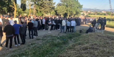 edirnede-asirlik-bayramlasma-gelenegi-yasatildi-yuzlerce-kisi-ayni-anda-bayramlasti-DFOMIJmR.jpg