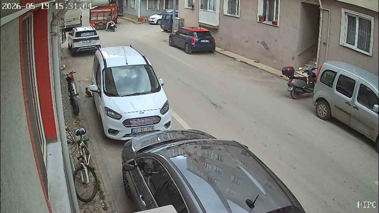 edirnede ayni sokakta yarim saat arayla iki kaza kameralara yansidi 2 fC99jd2r