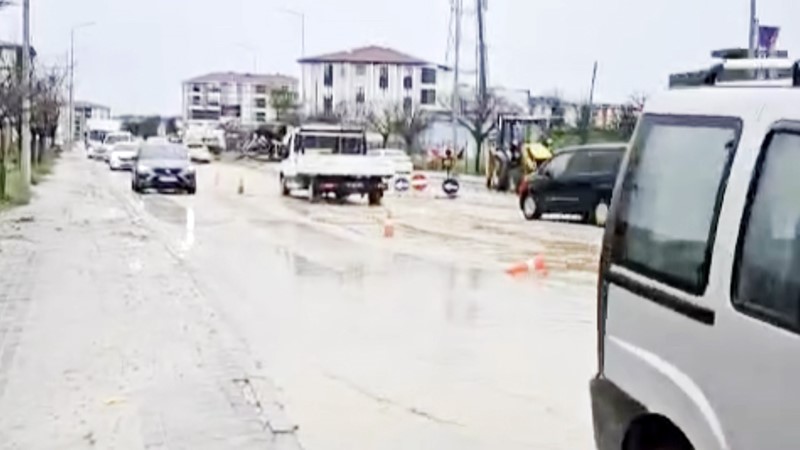 edirnede bozuk yollar suruculeri ve yayalari canindan bezdirdi 2 UJeaOK7r