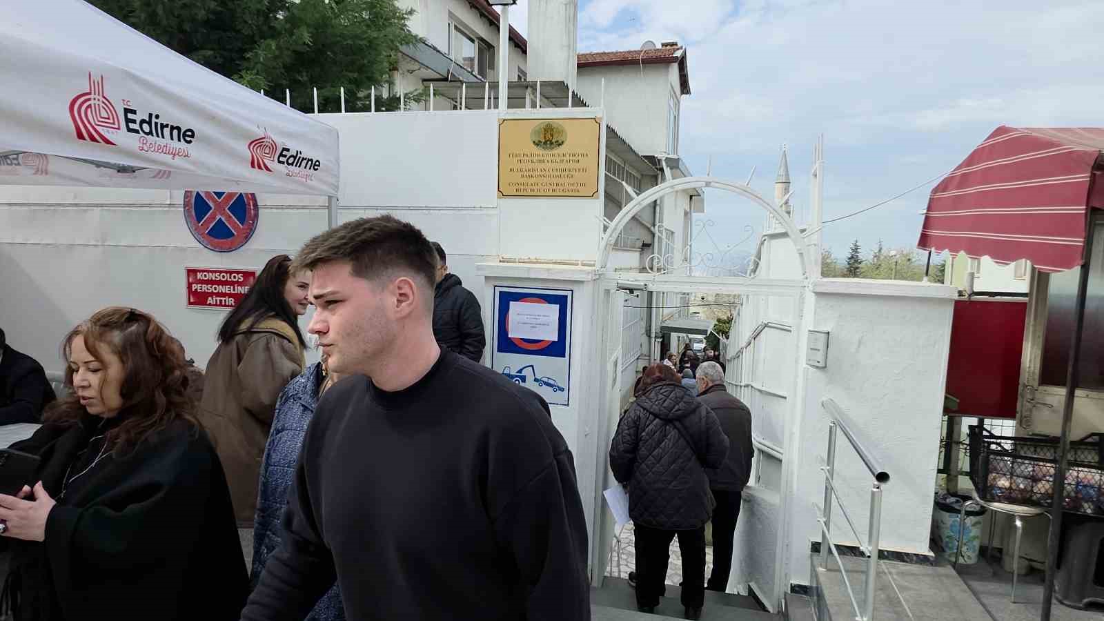 edirnede cifte vatandaslar bulgaristan secimleri icin sandik basinda 4 pr6BUvu3