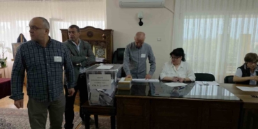 edirnede-cifte-vatandaslar-bulgaristan-secimleri-icin-sandik-basinda-UDhqlXGe.jpg