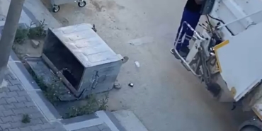 edirnede-devrilen-cop-konteyneri-gunlerdir-kaldirilmadi-AMYLgvwz.jpg