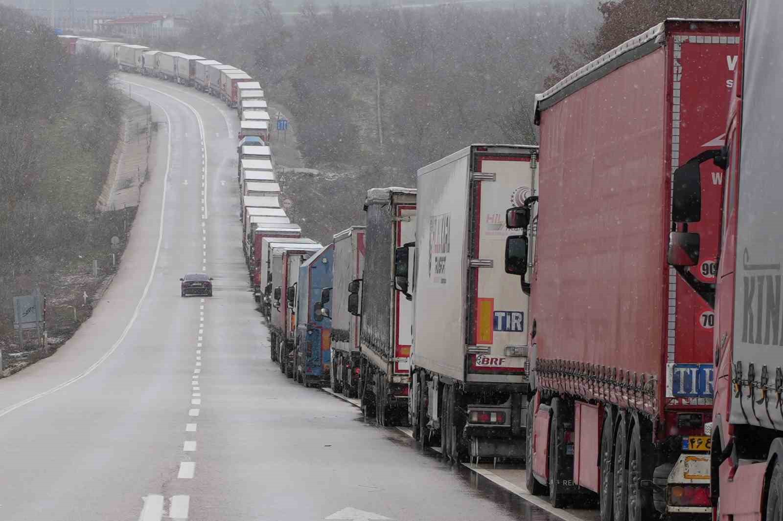 edirnede dondurucu sogukta kilometrelerce tir kuyrugu 1 9k3v7aTX