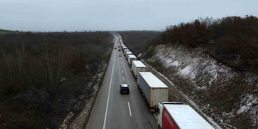 edirnede-dondurucu-sogukta-kilometrelerce-tir-kuyrugu-M7uZYGb1.jpg