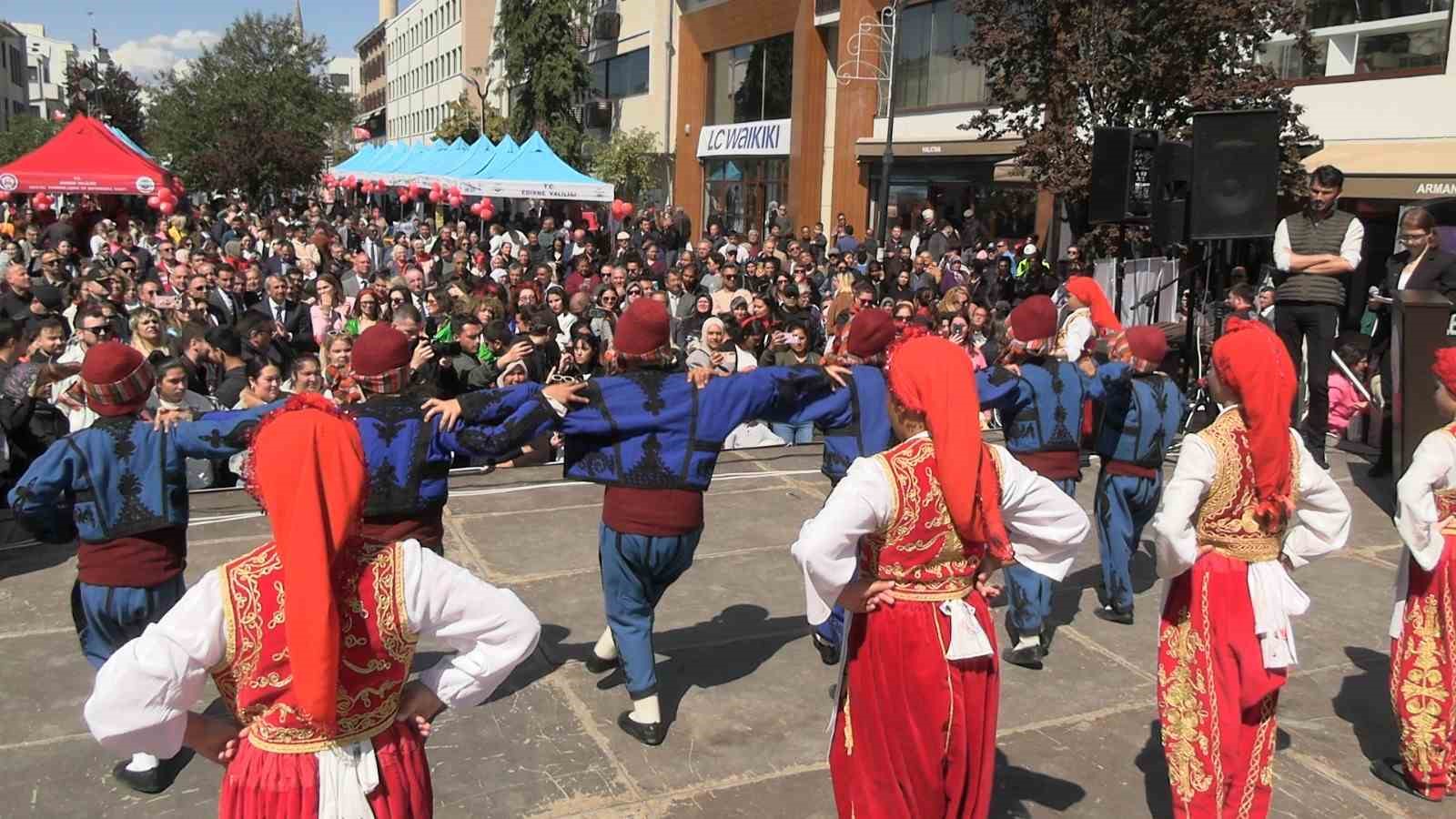 edirnede dunya romanlar gununde renkli goruntuler 1 gPfYzijS