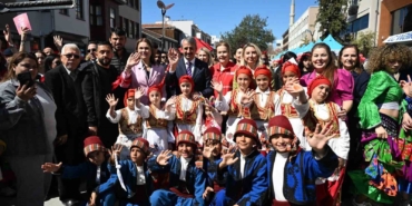 edirnede-dunya-romanlar-gununde-renkli-goruntuler-3SZ3BHw1.jpg