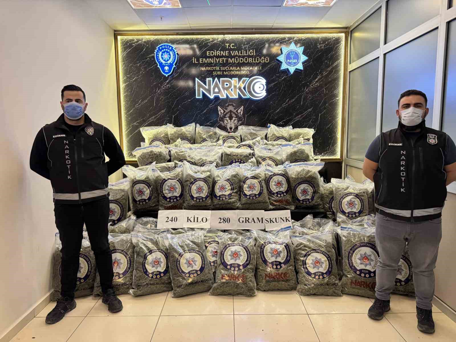 edirnede ele gecirilen uyusturucu maddeler sergilendi 1 QV9hbVCk