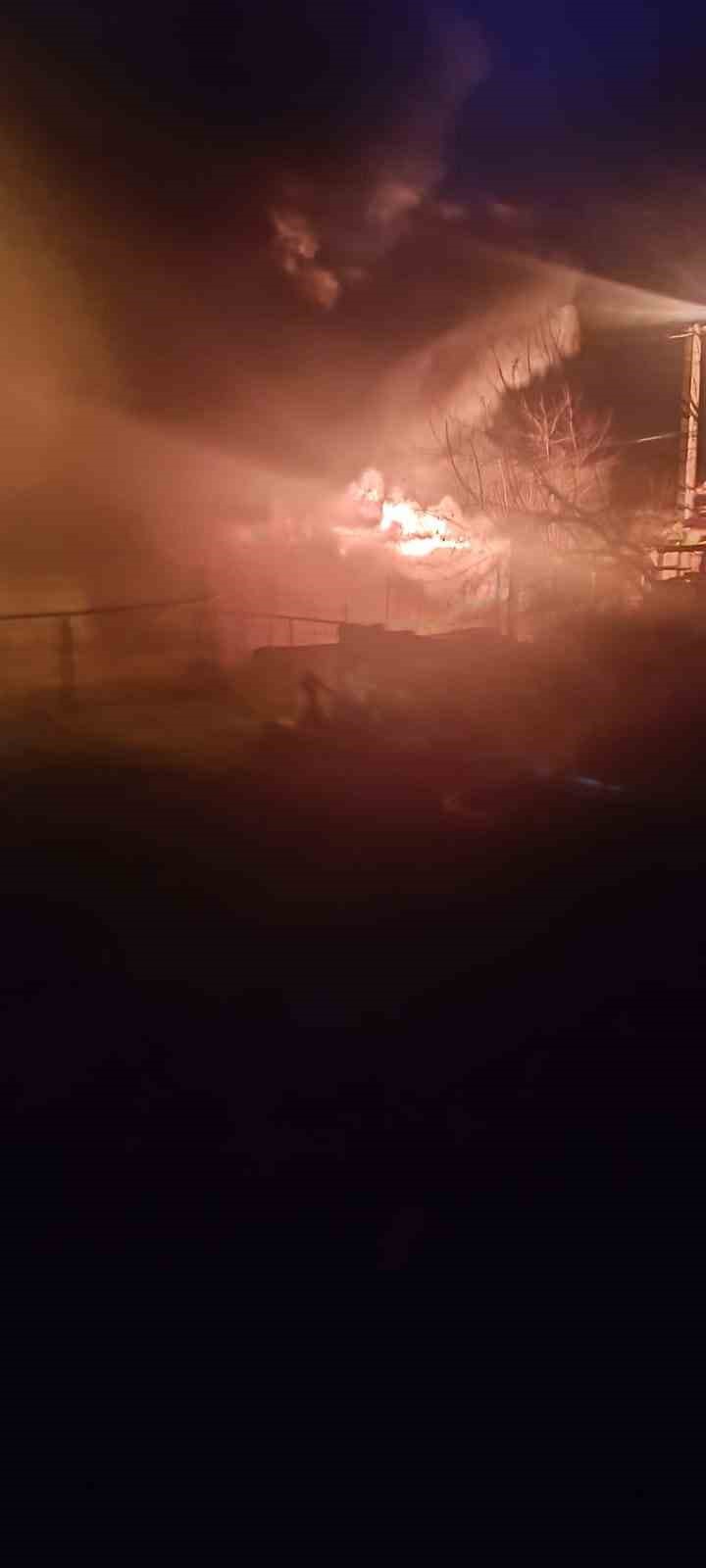 edirnede ev yanginina bahce hortumuyla ilk mudahale 1 fJjhOTNc
