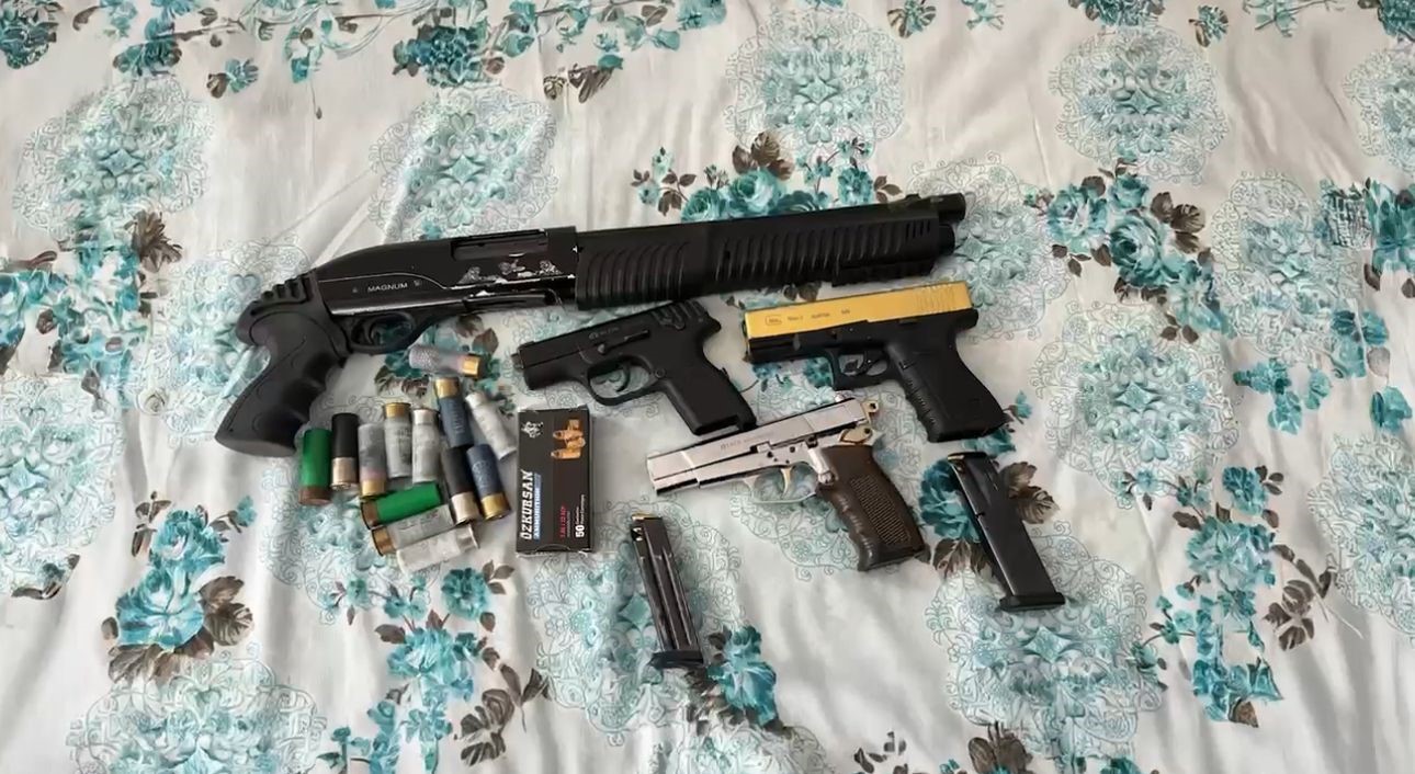 edirnede evden ruhsatsiz tabancalar ve muhimmat cikti 0 3SBC1nzl