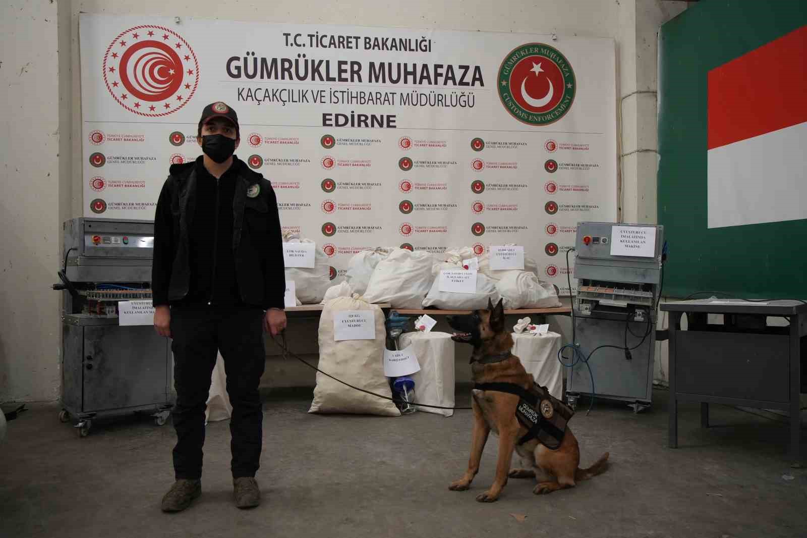 edirnede evini uyusturucu imalathanesine cevirmis operasyonda 117 kilo uyusturucu ele gecirildi 5 L1aVKyuN