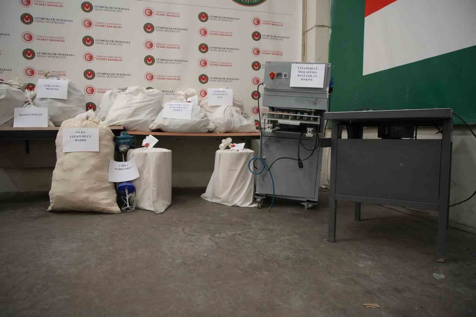 edirnede evini uyusturucu imalathanesine cevirmis operasyonda 117 kilo uyusturucu ele gecirildi 8 KVXDEWD7