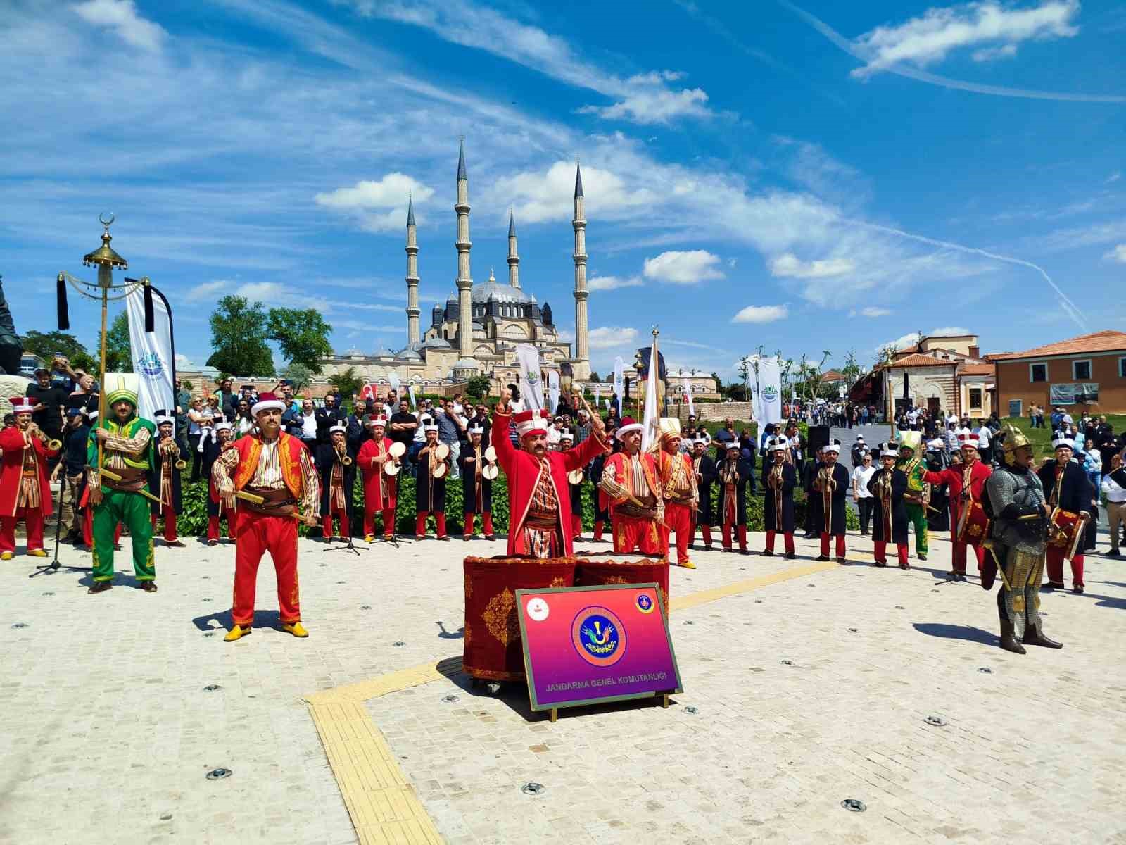 edirnede fetih coskusu selimiye meydaninda mehteran konseri duzenlendi 0 IwQKPfRM