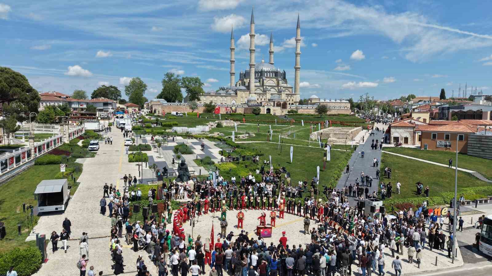 edirnede fetih coskusu selimiye meydaninda mehteran konseri duzenlendi 1 OKzCAbPT
