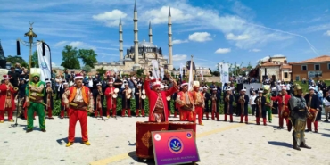 edirnede-fetih-coskusu-selimiye-meydaninda-mehteran-konseri-duzenlendi-XEMv3X1r.jpg
