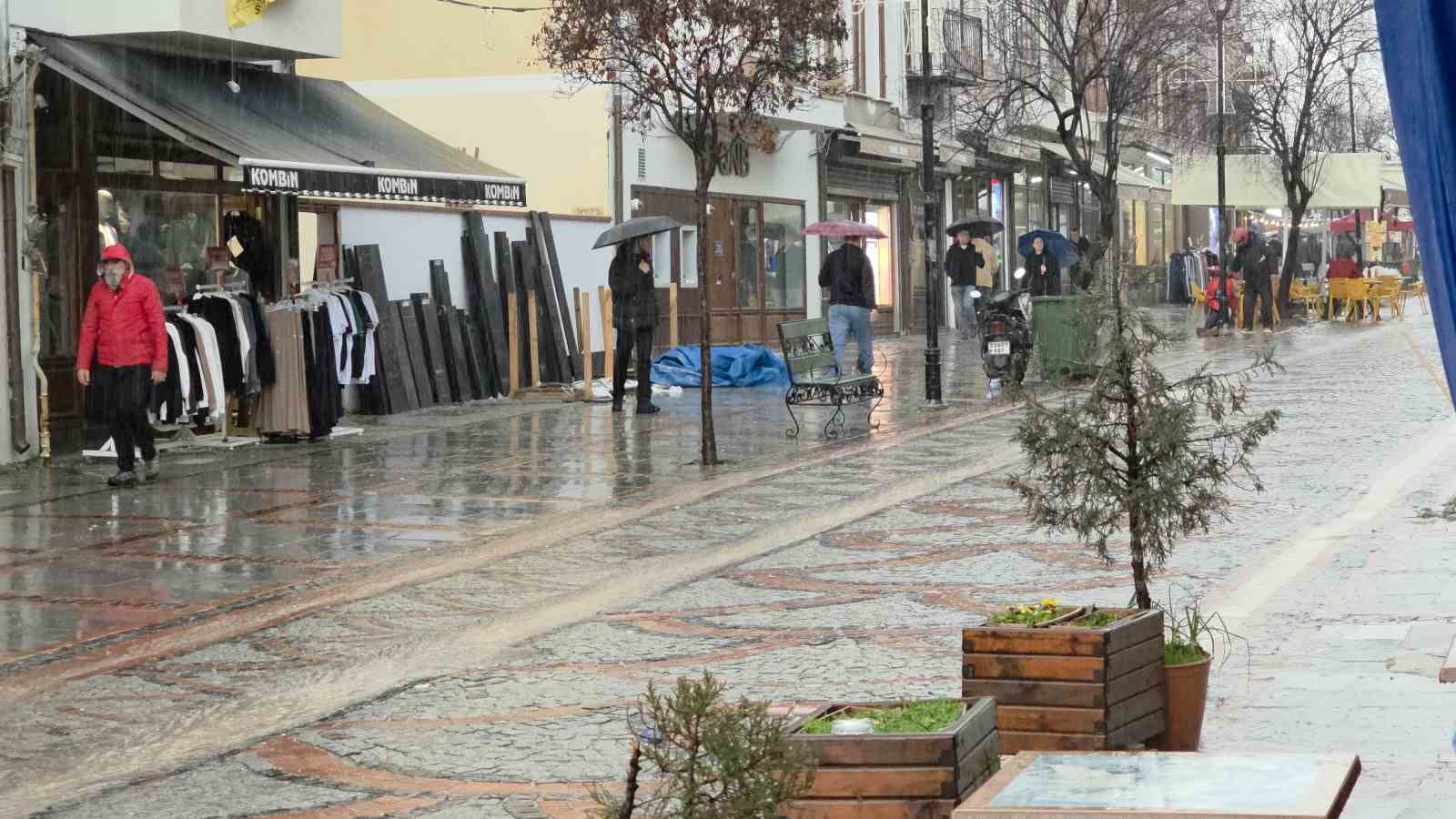 edirnede firtinada yollar gole dondu agac dallari kirildi 3 HpPIL1Rm