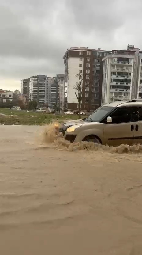 edirnede firtinada yollar gole dondu agac dallari kirildi 5