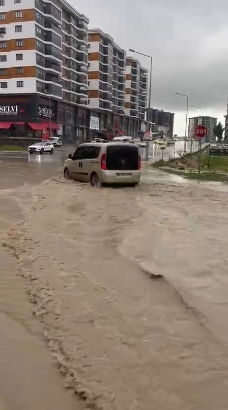 edirnede firtinada yollar gole dondu agac dallari kirildi 6 kwSgwMIL