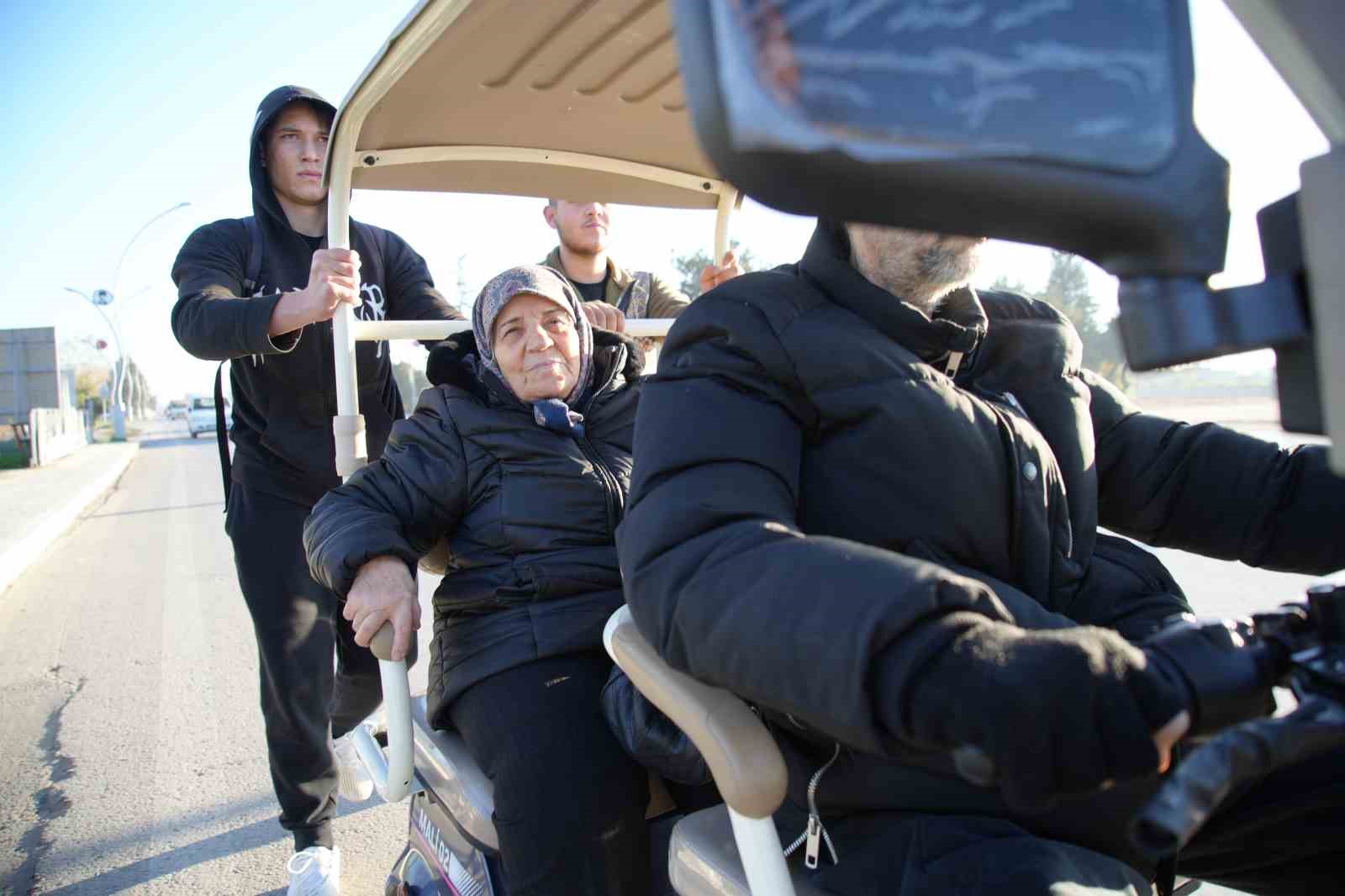 edirnede genclerden insanlik dersi engelli vatandasi kilometrelerce ittiler 1 nANak5UI