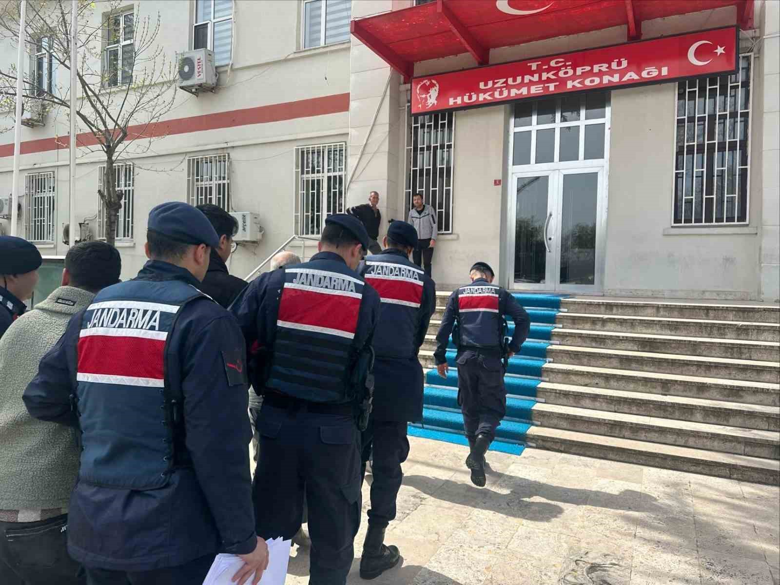 edirnede gocmen kacakciligi operasyonu 3 tutuklama 0 DtBvy16E