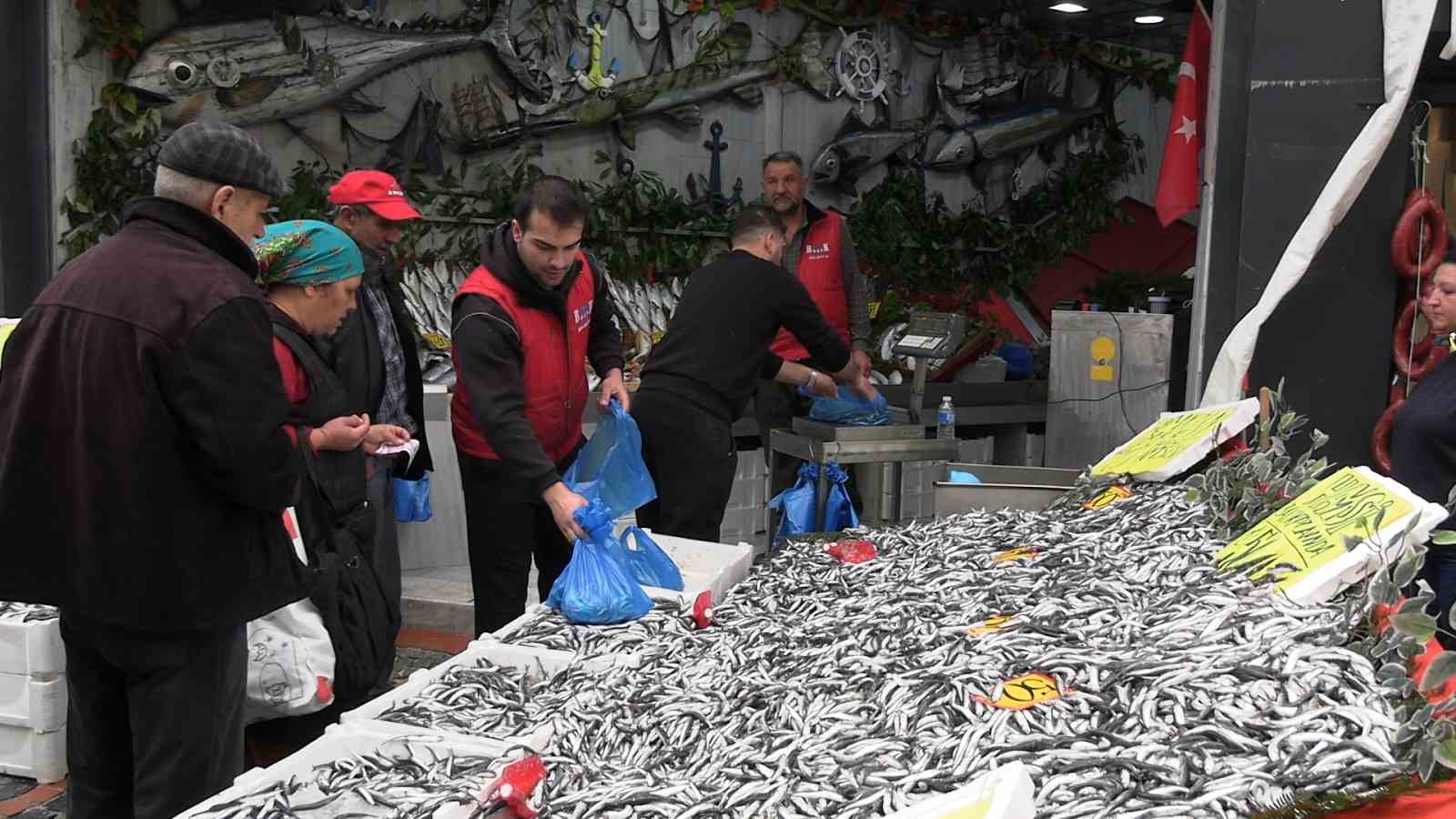 edirnede hamsinin kilosu 50 liraya dustu tezgahlar senlendi 0 P8G5vWYd