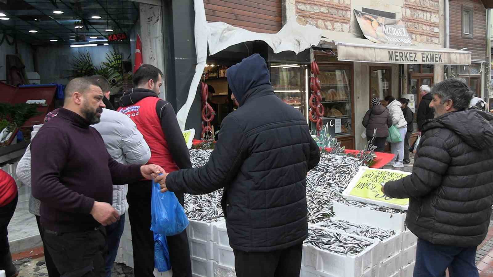 edirnede hamsinin kilosu 50 liraya dustu tezgahlar senlendi 3 MrCekmKp