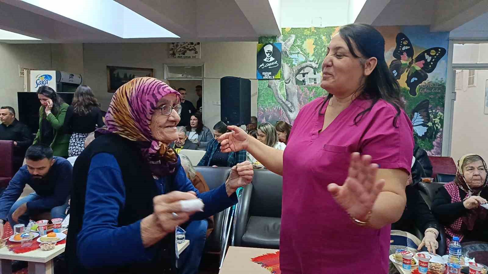 edirnede huzurevinde sira gecesi gonuller bir oldu yuzler guldu 1 WZeeIOjV