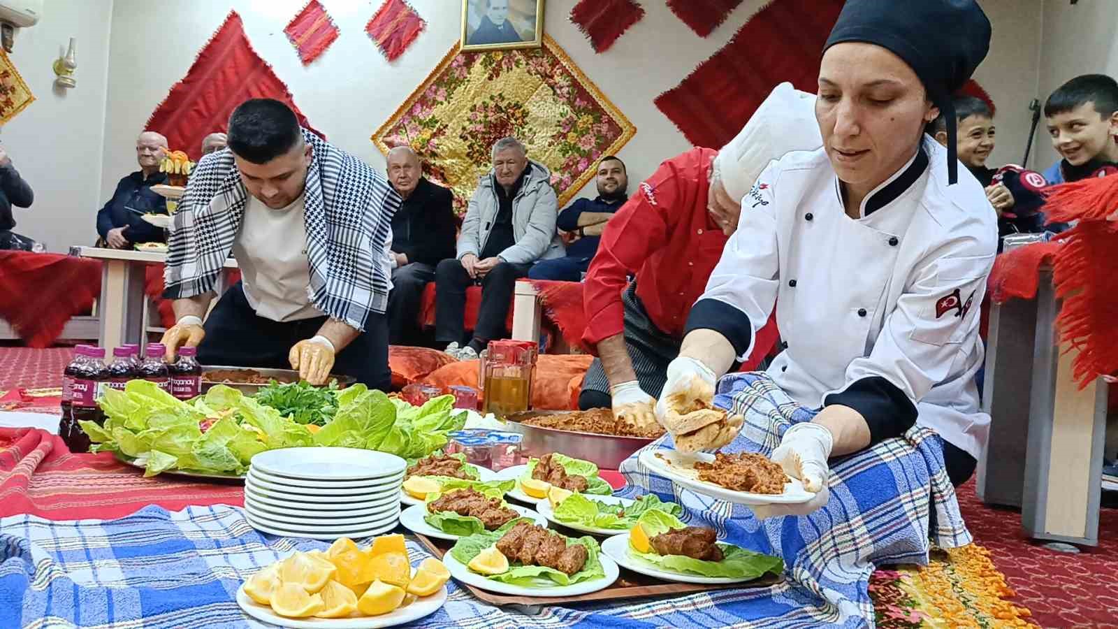 edirnede huzurevinde sira gecesi gonuller bir oldu yuzler guldu 2 5ksZ5RUd